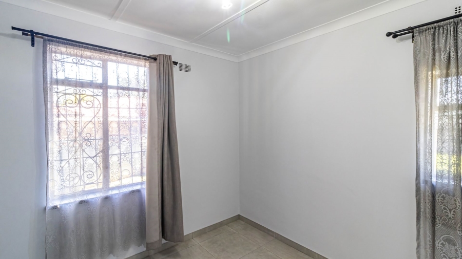 3 Bedroom Property for Sale in Robertsham Gauteng
