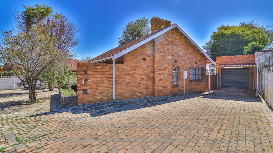 3 Bedroom Property for Sale in Robertsham Gauteng