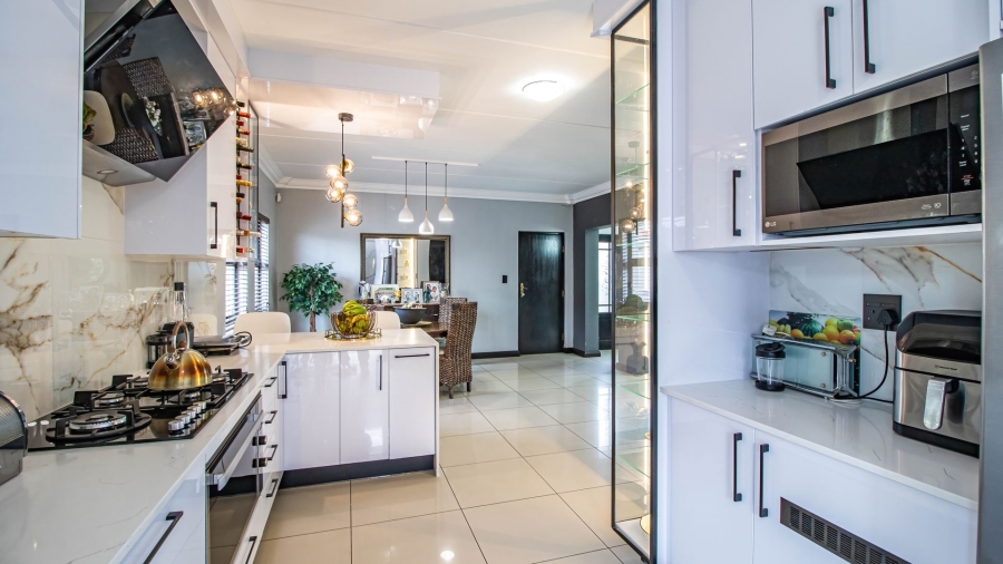 4 Bedroom Property for Sale in Glen Marais Gauteng