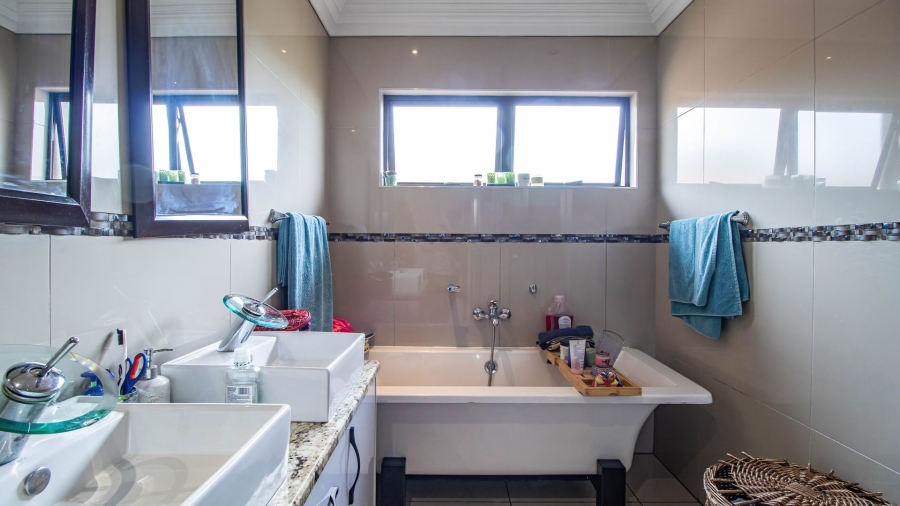 4 Bedroom Property for Sale in Glen Marais Gauteng