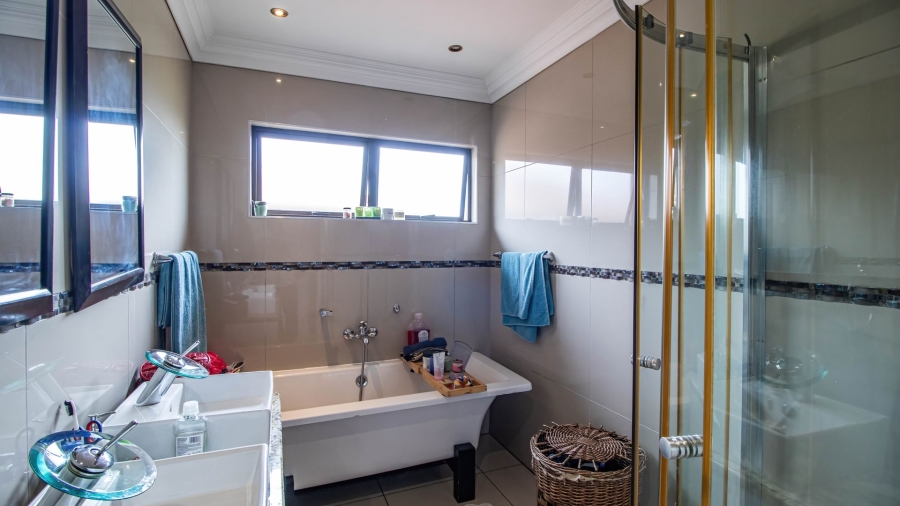 4 Bedroom Property for Sale in Glen Marais Gauteng