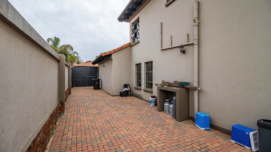 4 Bedroom Property for Sale in Glen Marais Gauteng