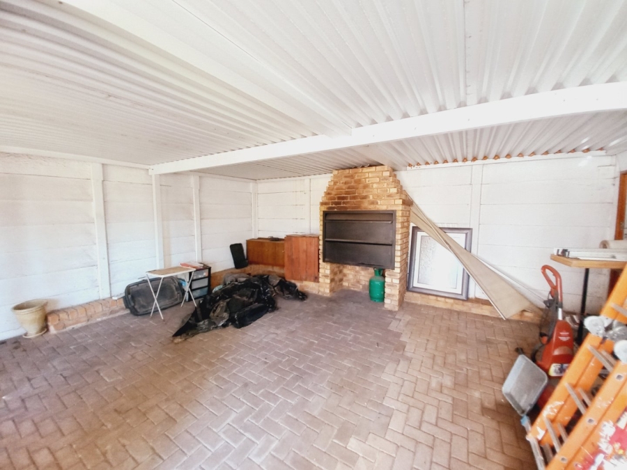 4 Bedroom Property for Sale in Wannenburghoogte Gauteng