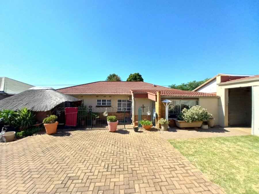 4 Bedroom Property for Sale in Wannenburghoogte Gauteng