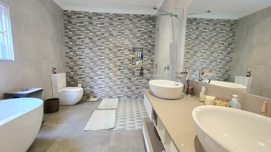 3 Bedroom Property for Sale in Glenvista Gauteng