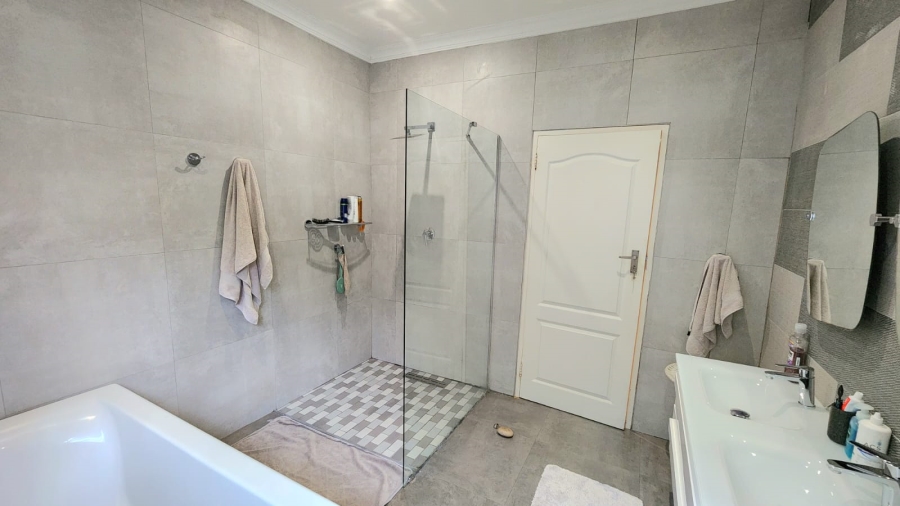 3 Bedroom Property for Sale in Glenvista Gauteng