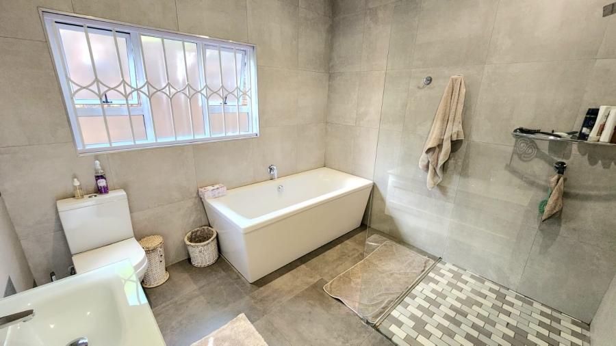 3 Bedroom Property for Sale in Glenvista Gauteng