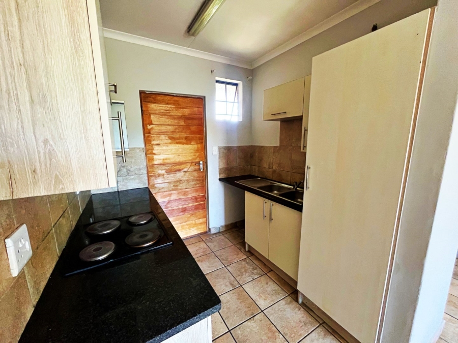 2 Bedroom Property for Sale in Rooihuiskraal North Gauteng