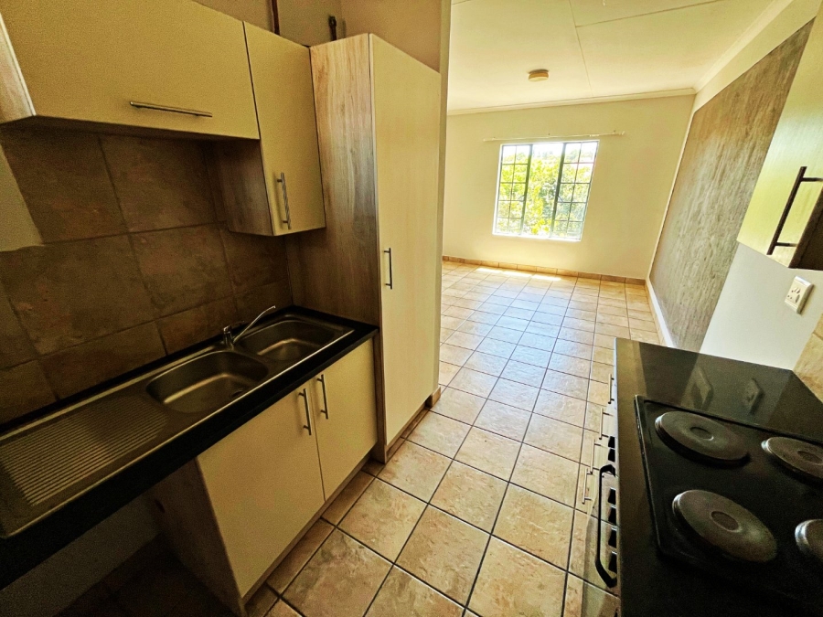 2 Bedroom Property for Sale in Rooihuiskraal North Gauteng