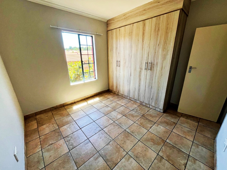 2 Bedroom Property for Sale in Rooihuiskraal North Gauteng