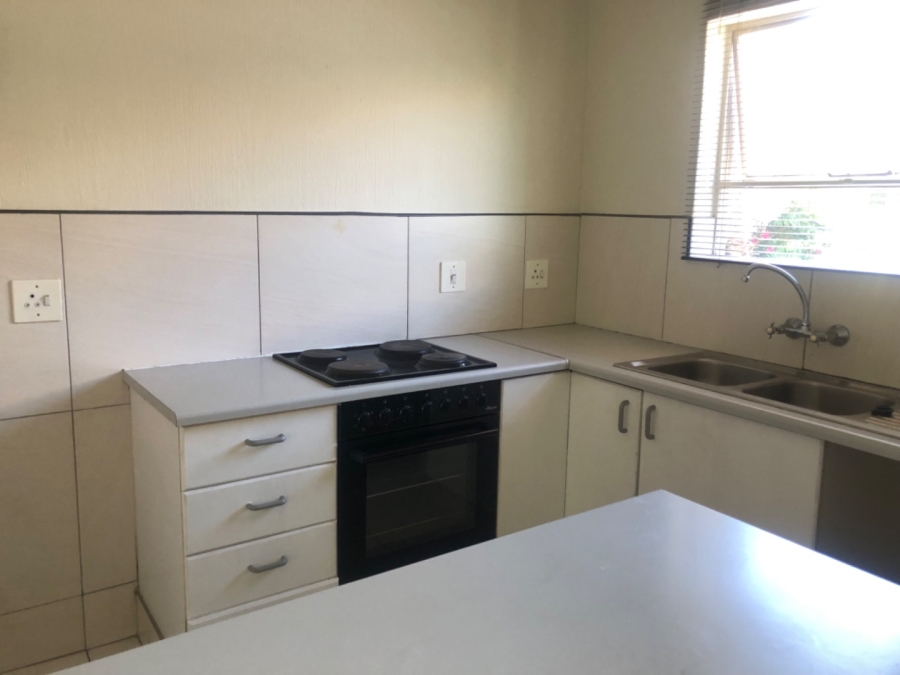 To Let 2 Bedroom Property for Rent in North Riding Gauteng