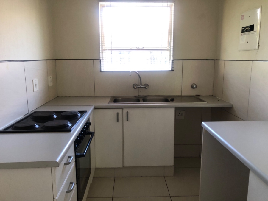 To Let 2 Bedroom Property for Rent in North Riding Gauteng