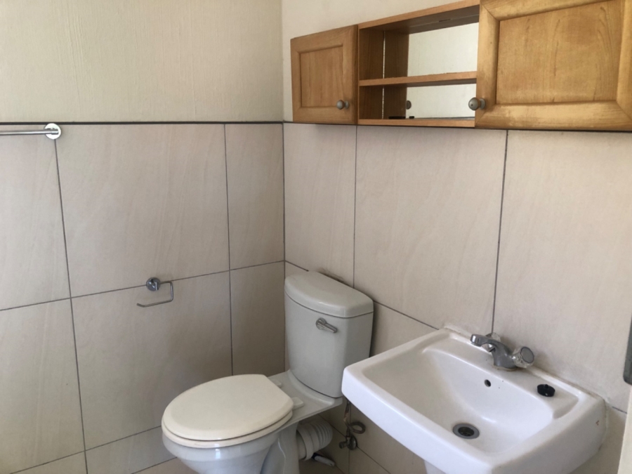 To Let 2 Bedroom Property for Rent in North Riding Gauteng