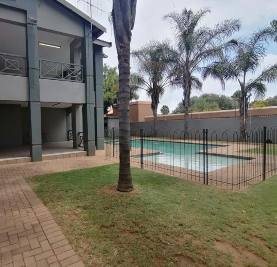 To Let 2 Bedroom Property for Rent in North Riding Gauteng