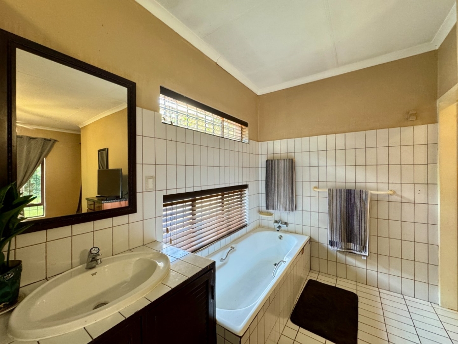 5 Bedroom Property for Sale in Lyttelton Manor Gauteng