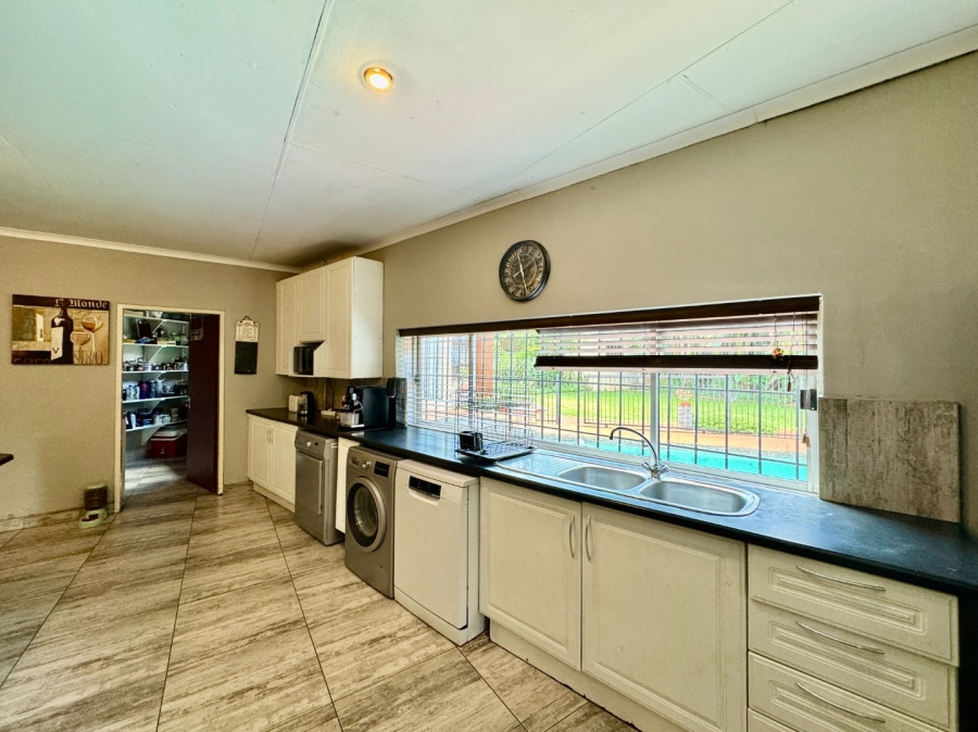 5 Bedroom Property for Sale in Lyttelton Manor Gauteng