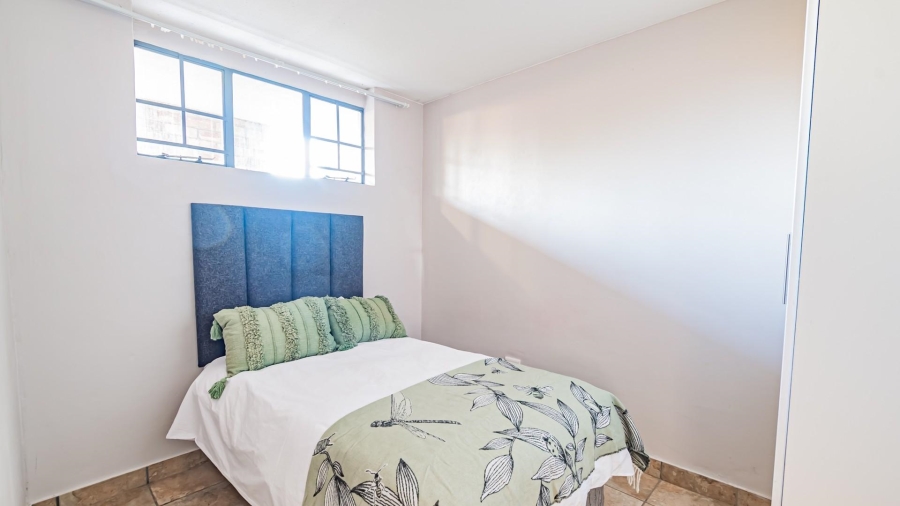 2 Bedroom Property for Sale in Rooihuiskraal North Gauteng