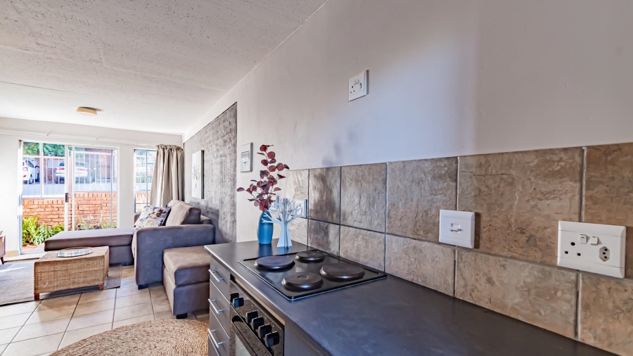 2 Bedroom Property for Sale in Rooihuiskraal North Gauteng