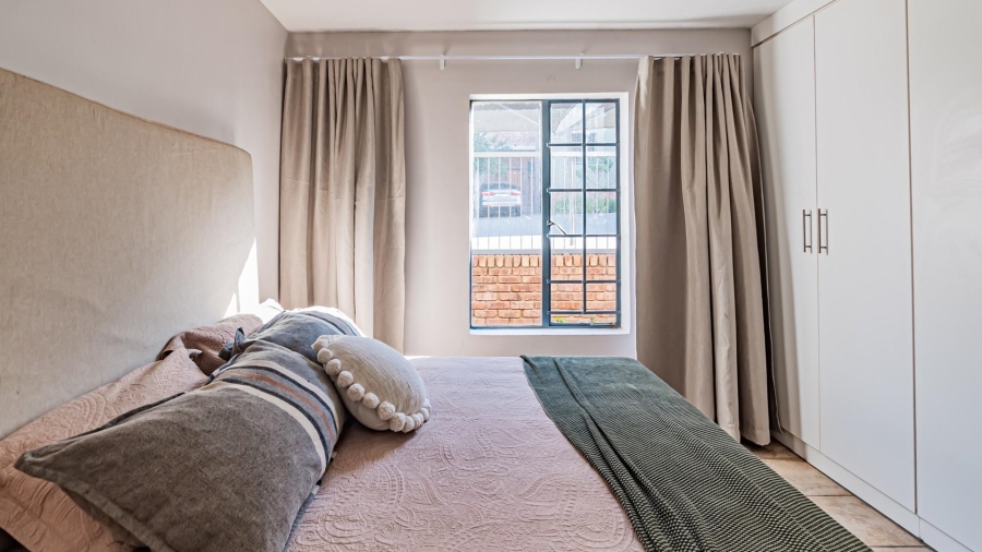 2 Bedroom Property for Sale in Rooihuiskraal North Gauteng