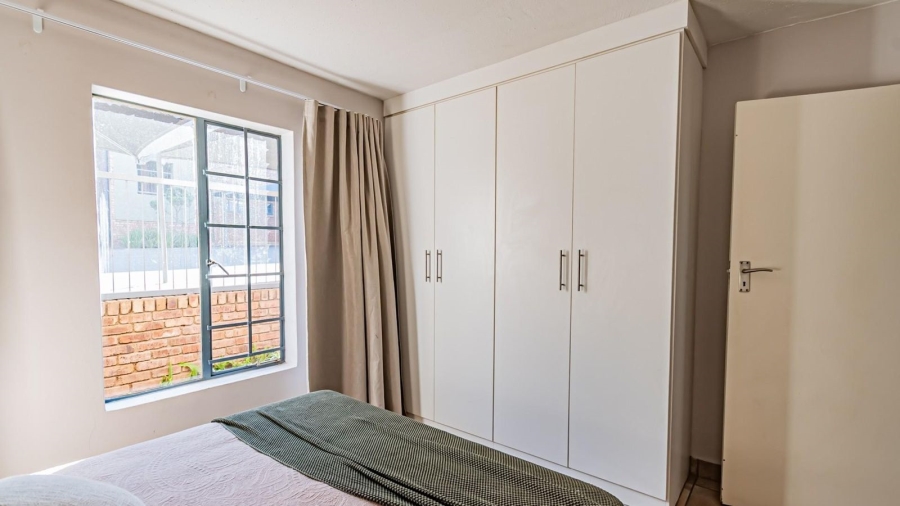 2 Bedroom Property for Sale in Rooihuiskraal North Gauteng