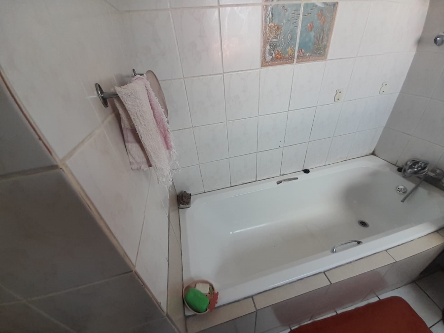 2 Bedroom Property for Sale in Ridgeway Gauteng