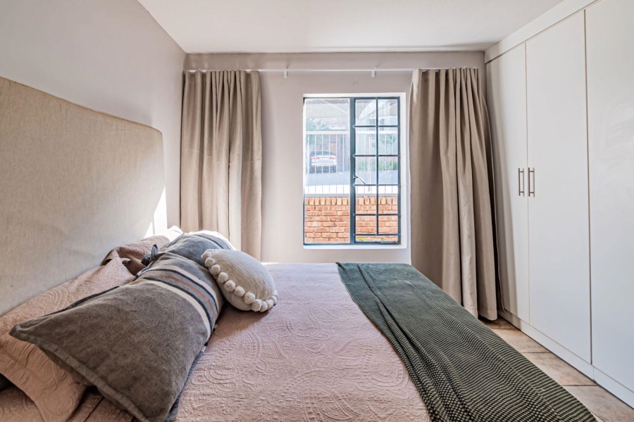 2 Bedroom Property for Sale in Rooihuiskraal North Gauteng