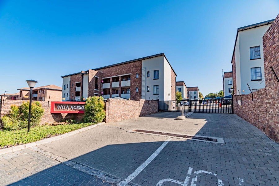 2 Bedroom Property for Sale in Rooihuiskraal North Gauteng