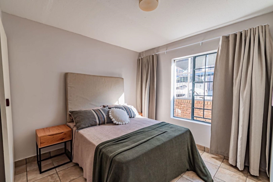 2 Bedroom Property for Sale in Rooihuiskraal North Gauteng