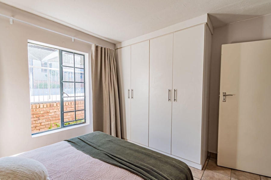 2 Bedroom Property for Sale in Rooihuiskraal North Gauteng