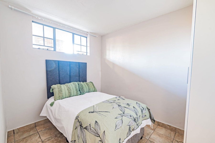 2 Bedroom Property for Sale in Rooihuiskraal North Gauteng