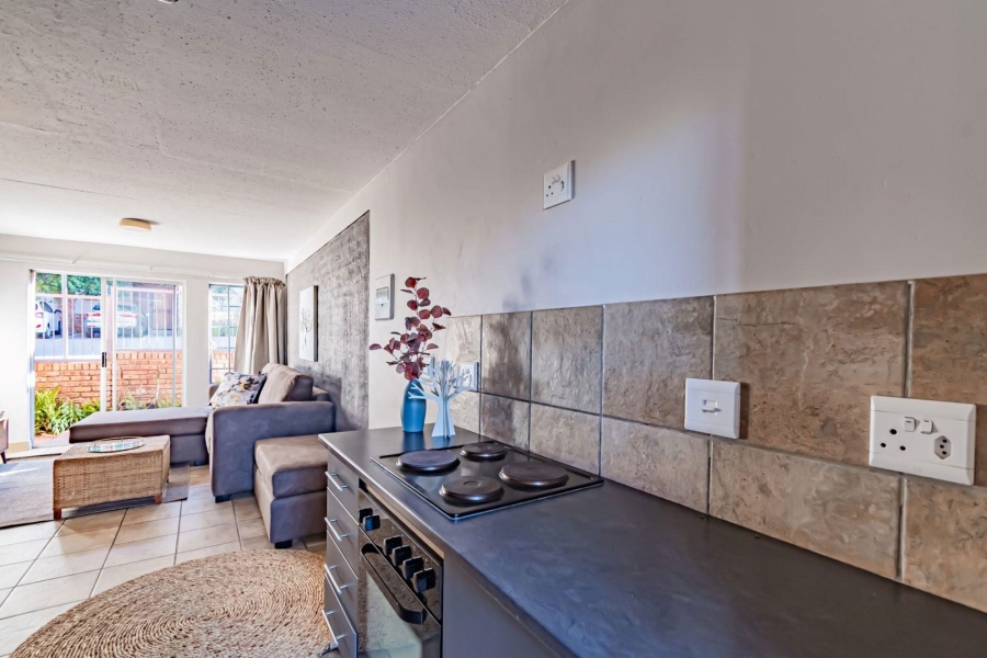 2 Bedroom Property for Sale in Rooihuiskraal North Gauteng