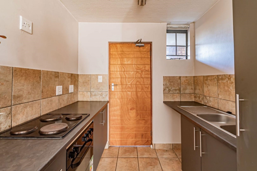 2 Bedroom Property for Sale in Rooihuiskraal North Gauteng