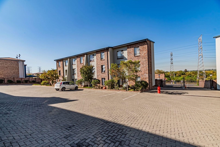 2 Bedroom Property for Sale in Rooihuiskraal North Gauteng