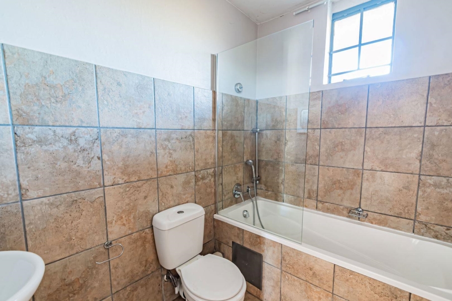 2 Bedroom Property for Sale in Rooihuiskraal North Gauteng