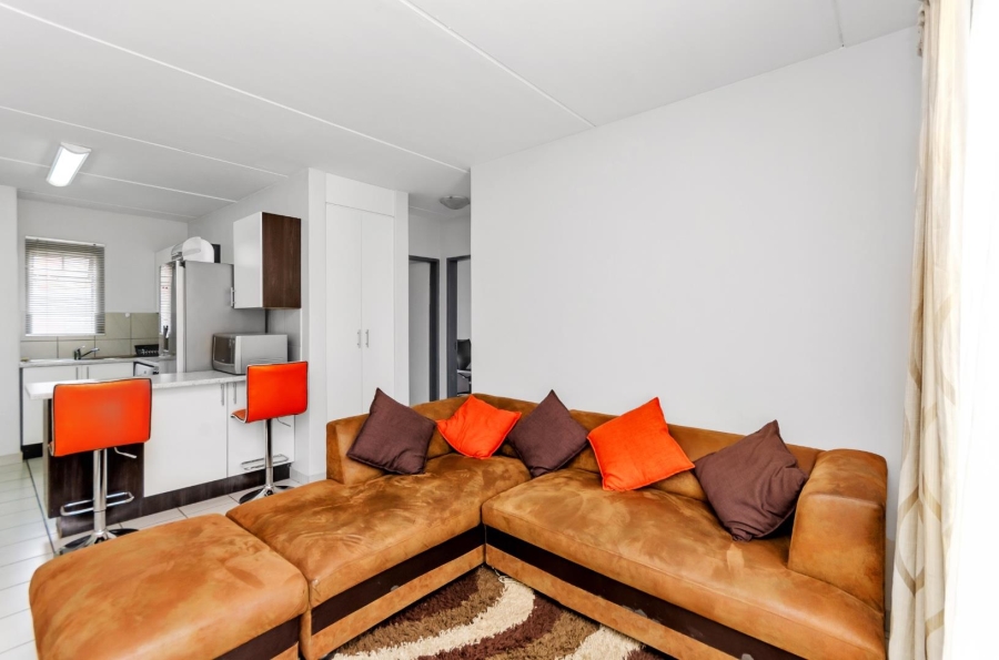 2 Bedroom Property for Sale in Rooihuiskraal North Gauteng