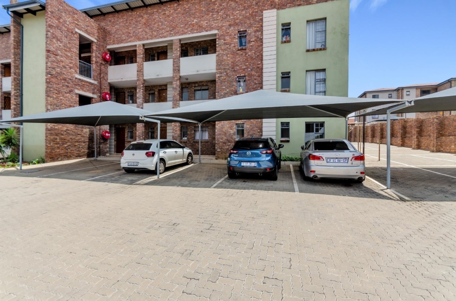 2 Bedroom Property for Sale in Rooihuiskraal North Gauteng