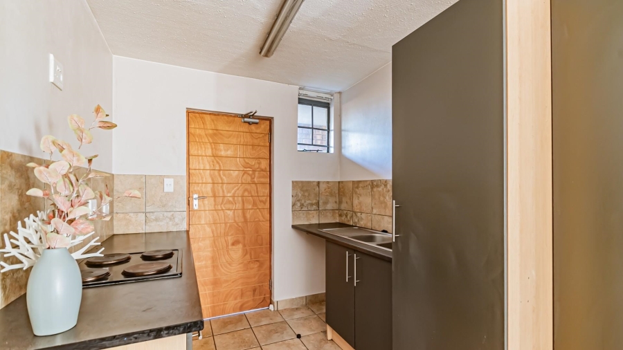 2 Bedroom Property for Sale in Rooihuiskraal North Gauteng