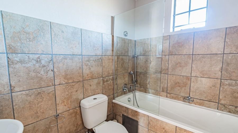 2 Bedroom Property for Sale in Rooihuiskraal North Gauteng