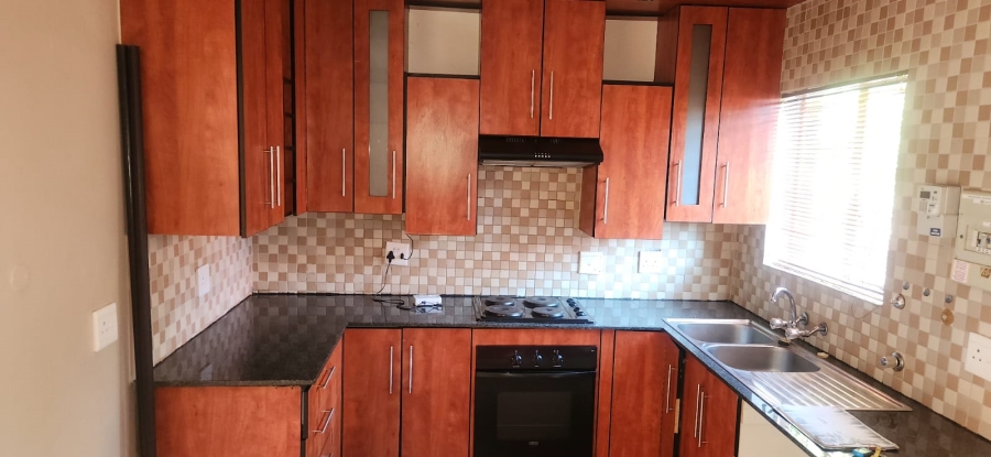  Bedroom Property for Sale in Die Hoewes Gauteng