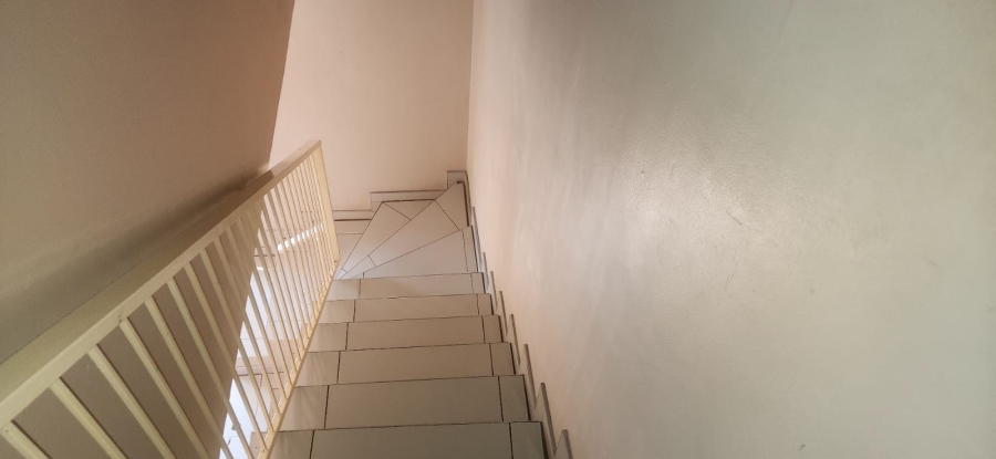  Bedroom Property for Sale in Die Hoewes Gauteng