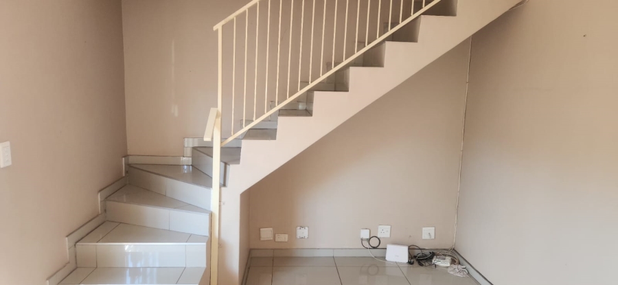  Bedroom Property for Sale in Die Hoewes Gauteng