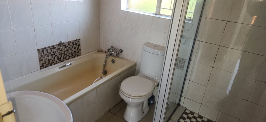 Bedroom Property for Sale in Die Hoewes Gauteng