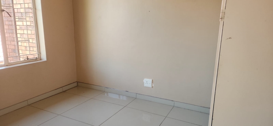  Bedroom Property for Sale in Die Hoewes Gauteng
