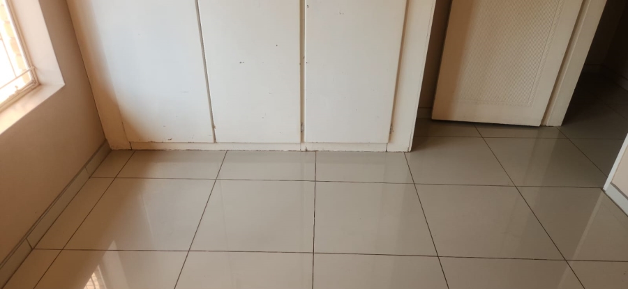  Bedroom Property for Sale in Die Hoewes Gauteng