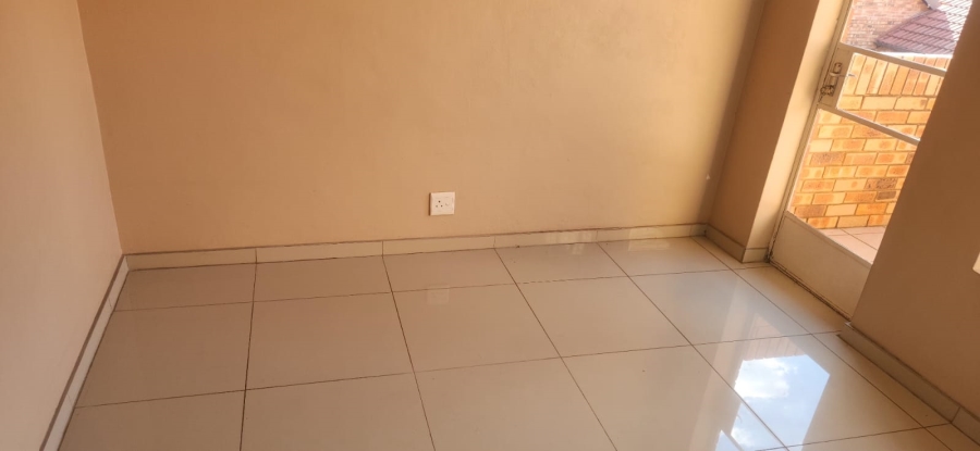  Bedroom Property for Sale in Die Hoewes Gauteng