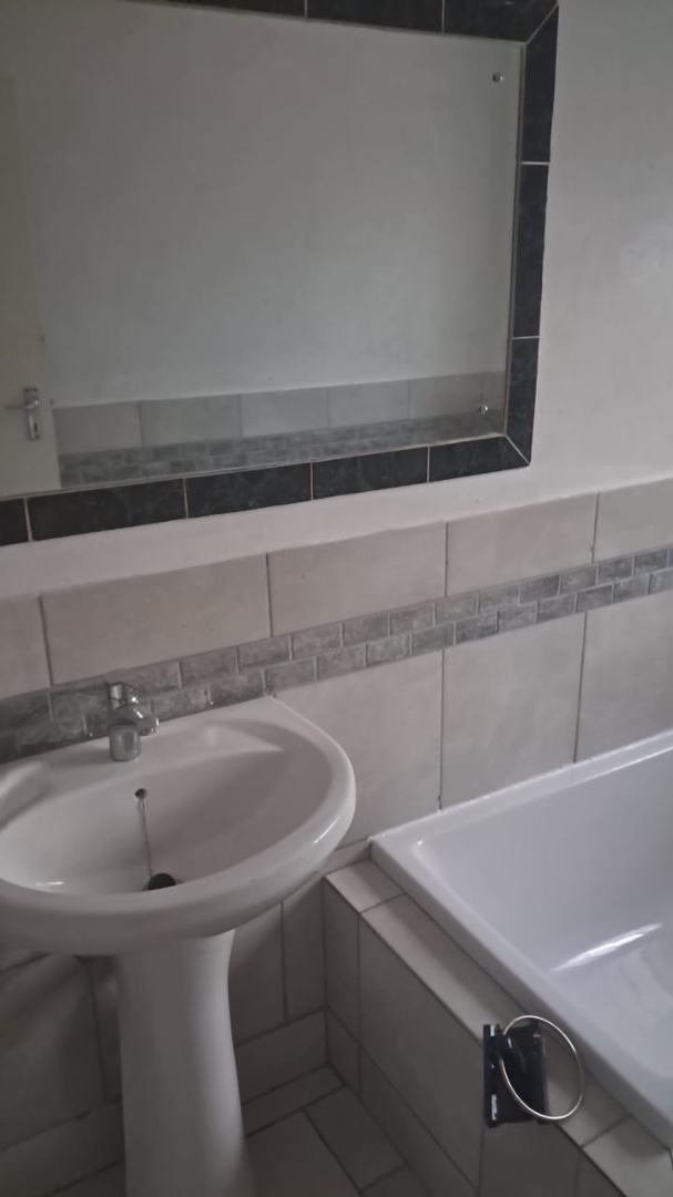 To Let 3 Bedroom Property for Rent in Alan Manor Gauteng