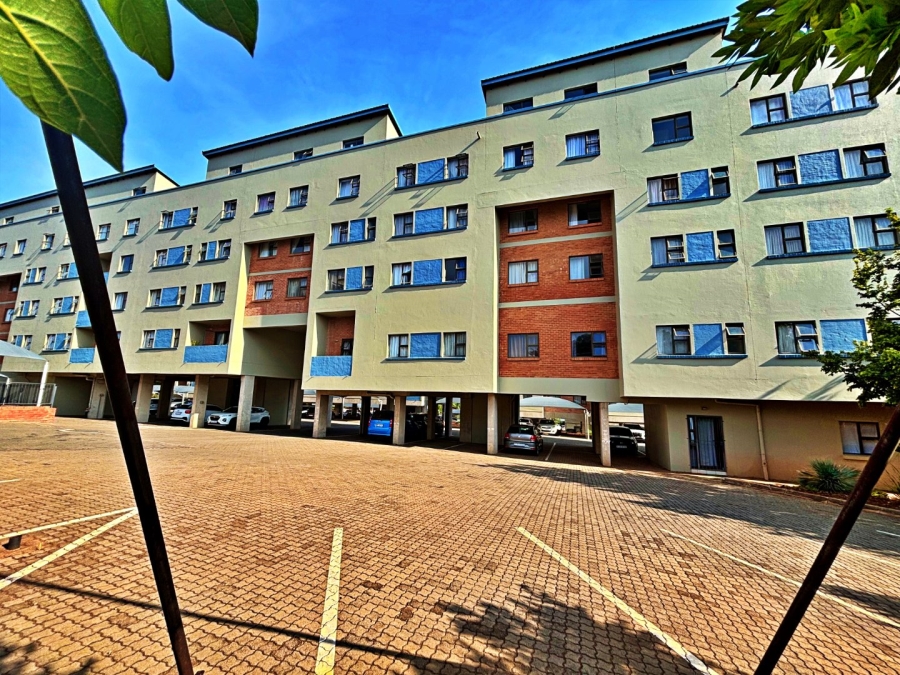 3 Bedroom Property for Sale in Die Hoewes Gauteng