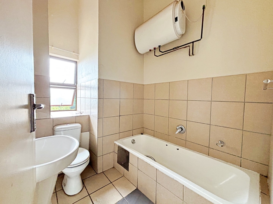 3 Bedroom Property for Sale in Die Hoewes Gauteng