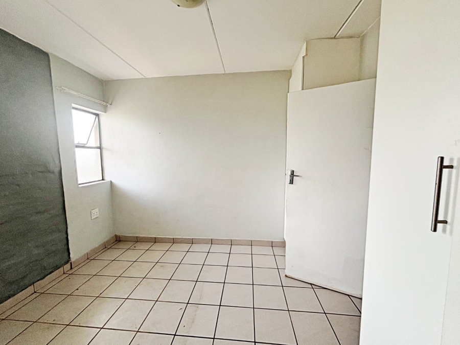 1 Bedroom Property for Sale in Die Hoewes Gauteng