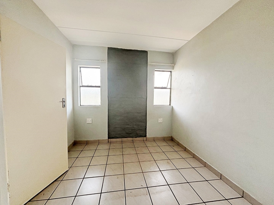 1 Bedroom Property for Sale in Die Hoewes Gauteng